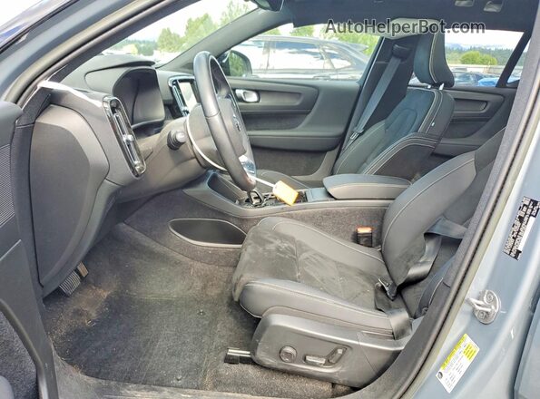 YV4ED3UW4P2958094 2023 VOLVO XC40 Blue წინა სალონის ხედი