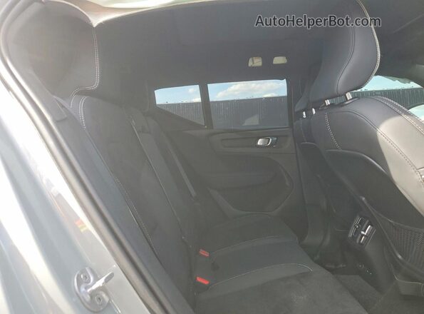 YV4EH3HL2R2238249 2024 VOLVO XC40 Gray Vista interior trasera
