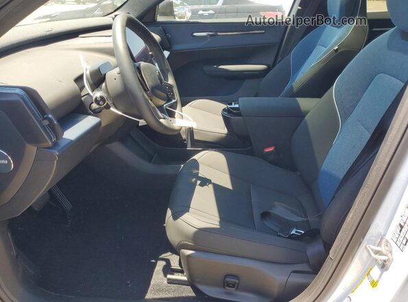 YV4EK3ZL0SS156588 2025 VOLVO EX30 White Vista interior delantera