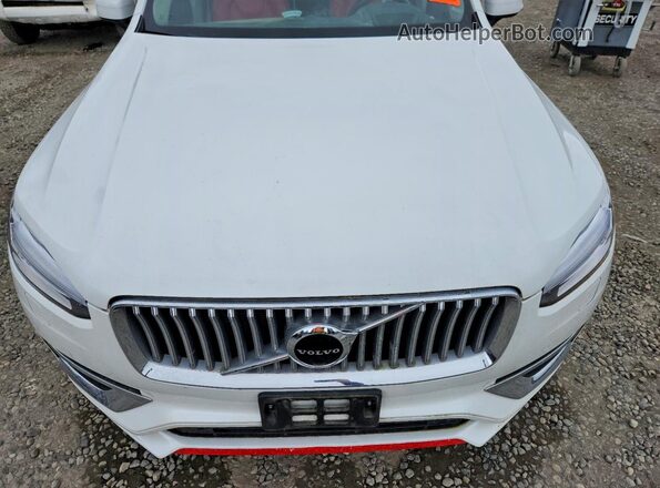 YV4H600L6N1841184 2022 VOLVO XC90 White Vista del compartimento del motor