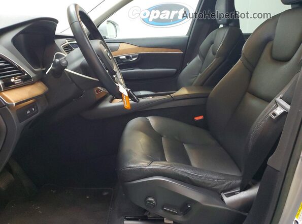 YV4H600N1P1937082 2023 VOLVO XC90 Silver Սալոնի դիմացի տեսք