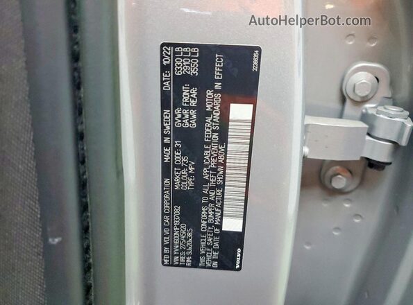 YV4H600N1P1937082 2023 VOLVO XC90 Silver VIN կոդի պիտակի տեսք