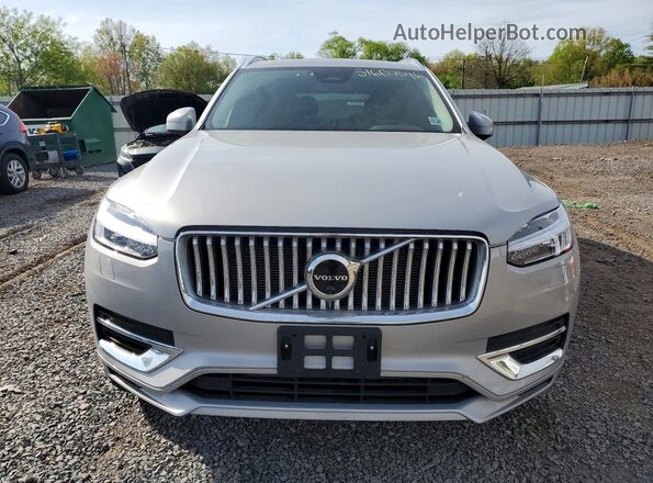 YV4H600NXP1967763 2023 VOLVO XC90 Серебряный Вид спереди