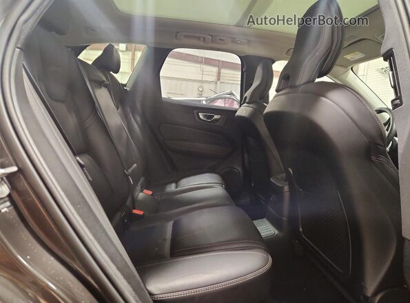 YV4H60DM1R1723956 2024 VOLVO XC60 Gray Vista interior trasera