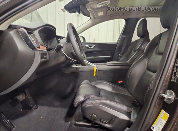 YV4H60DM1R1723956 2024 VOLVO XC60 Gray Vista interior delantera