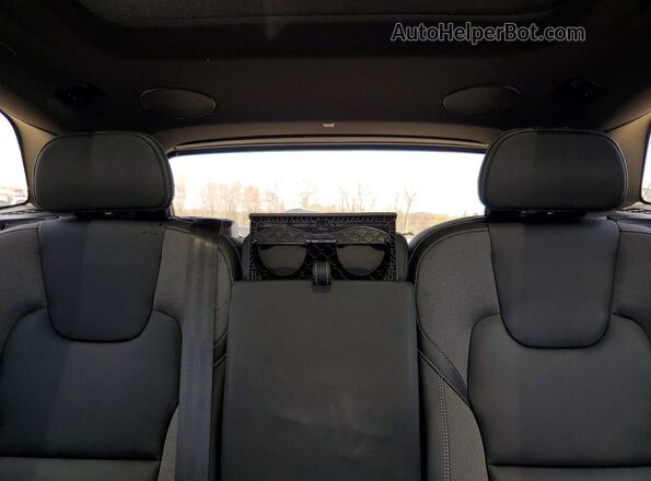 YV4H60DM9N1042065 2022 VOLVO XC60 White 