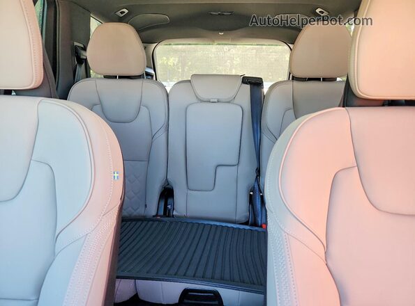YV4H60PB5S1380567 2025 VOLVO XC90 Blue Vista de los asientos traseros