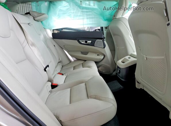 YV4H60RM2S1067619 2025 VOLVO XC60 Tan უკანა სალონის ხედი