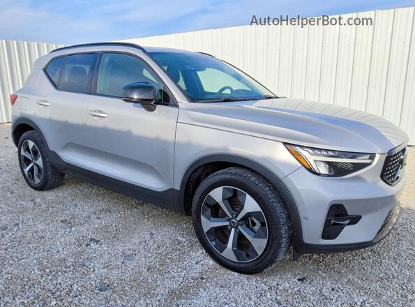 YV4K92HM4P2047979 2023 VOLVO XC40 Silver წინა მარჯვენა