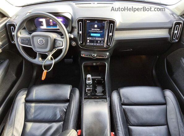 YV4K92HM4P2047979 2023 VOLVO XC40 Silver წინა პანელის ხედი