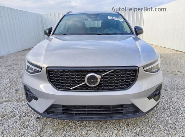 YV4K92HM4P2047979 2023 VOLVO XC40 Silver წინა ხედი