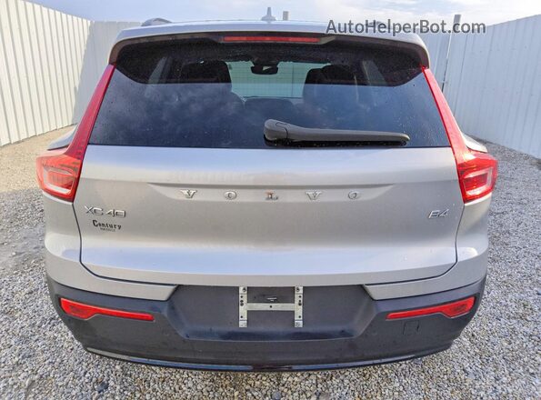 YV4K92HM4P2047979 2023 VOLVO XC40 Silver უკანა ხედი