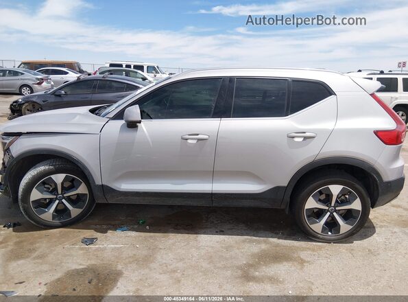 YV4K92HN4P2923863 2023 VOLVO XC40 Silver სალონის 360-გრადუსიანი ხედი