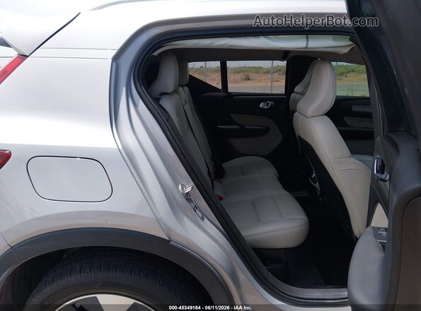 YV4K92HN4P2923863 2023 VOLVO XC40 Silver VIN კოდის სტიკერის ხედი