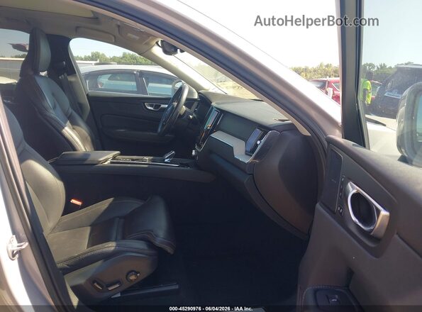 YV4L12DL5N1065628 2022 VOLVO XC60 Silver Սալոնի դիմացի տեսք
