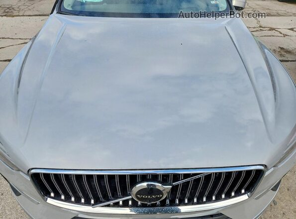 YV4L12RL5N1073821 2022 VOLVO XC60 Silver Vista del compartimento del motor