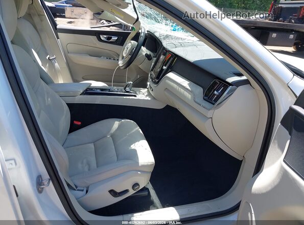 YV4L12RW9P1305768 2023 VOLVO XC60 White Սալոնի դիմացի տեսք