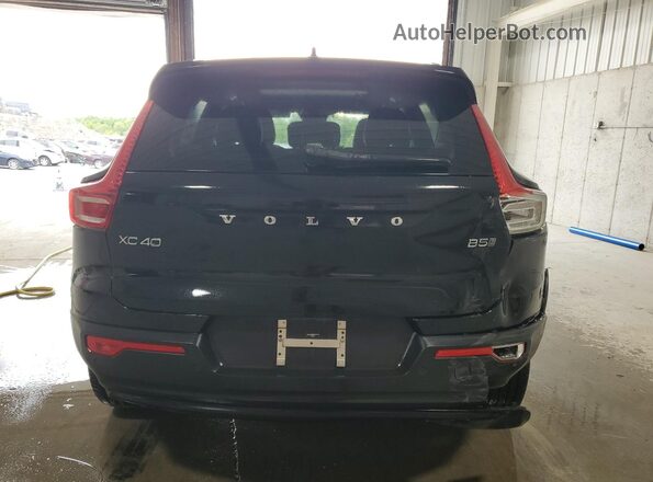 YV4L12UC0T2747114 2026 VOLVO XC40 Black 
