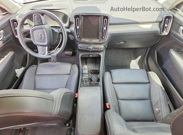 YV4L12UC5T2734701 2026 VOLVO XC40 Gray Вид панелі приладів