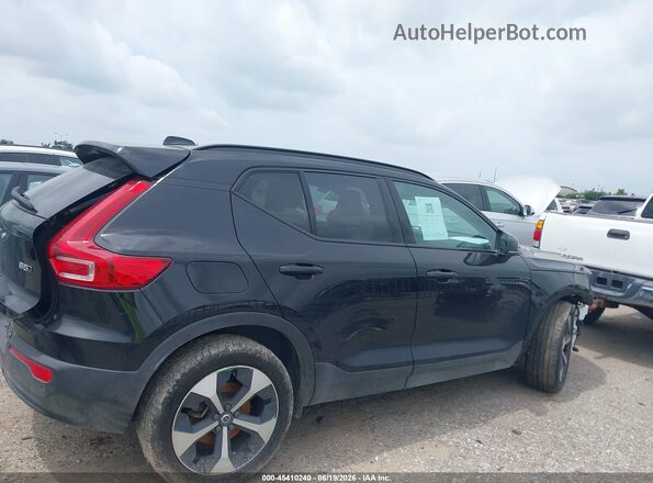 YV4L12UC7S2533705 2025 VOLVO XC40 Black Вид задньої частини салону