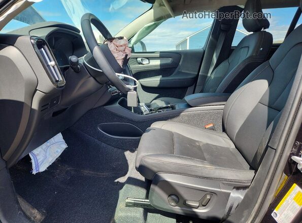 YV4L12UC7S2558863 2025 VOLVO XC40 Black Vista interior delantera