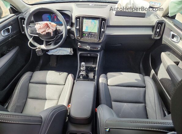 YV4L12UC7S2558863 2025 VOLVO XC40 Black Vista del salpicadero