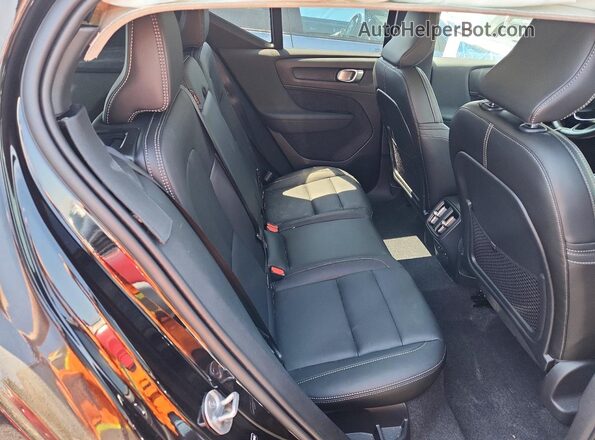 YV4L12UC7S2558863 2025 VOLVO XC40 Black Vista interior trasera