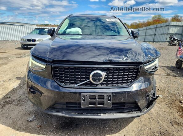 YV4L12UC7S2558863 2025 VOLVO XC40 Black Vista frontal