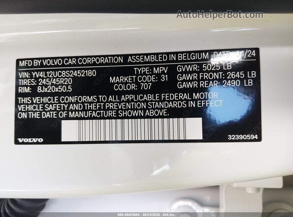 YV4L12UC8S2452180 2025 VOLVO XC40 White Widok komory silnika