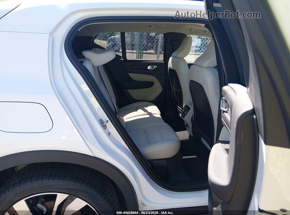YV4L12UC8S2452180 2025 VOLVO XC40 White Widok naklejki z numerem VIN