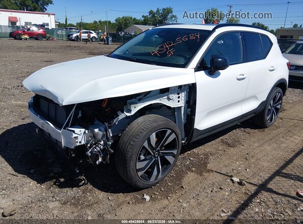 YV4L12UC8S2452180 2025 VOLVO XC40 White Przód lewy