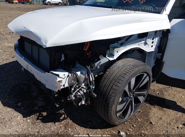 YV4L12UC8S2452180 2025 VOLVO XC40 White Widok z przodu