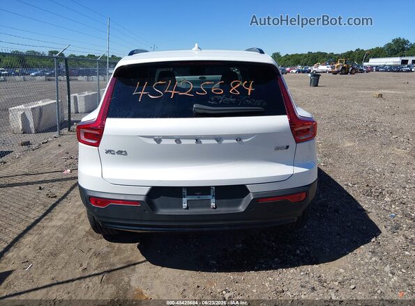 YV4L12UC8S2452180 2025 VOLVO XC40 White 