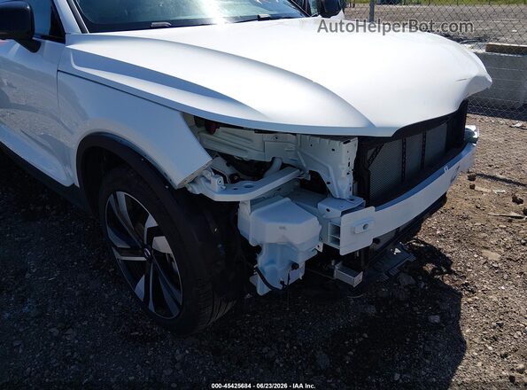 YV4L12UC8S2452180 2025 VOLVO XC40 White 