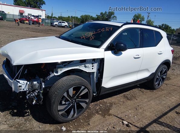 YV4L12UC8S2452180 2025 VOLVO XC40 White Widok wnętrza 360 stopni