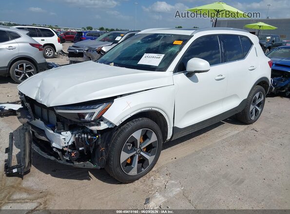 YV4L12UE1S2602907 2025 VOLVO XC40 Белый Передняя левая четверть