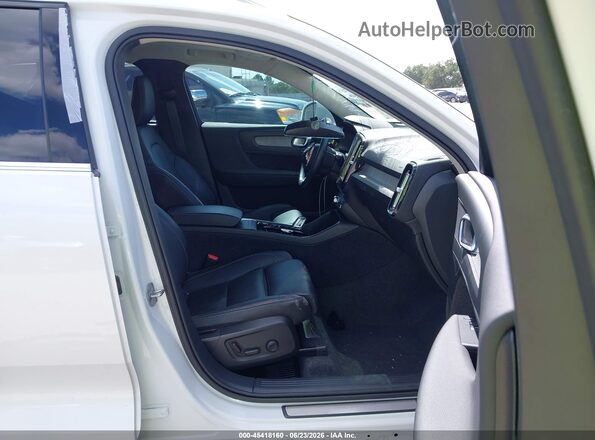 YV4L12UE1S2602907 2025 VOLVO XC40 Белый Вид салона спереди