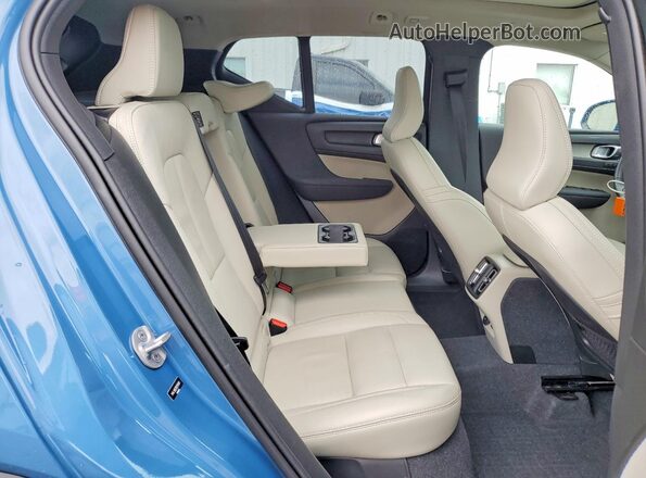YV4L12UE2R2214501 2024 VOLVO XC40 Blue Vista interior trasera