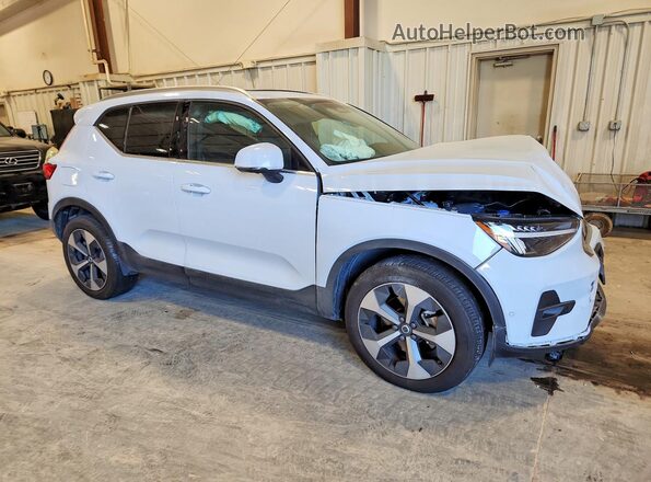 YV4L12UE5S2563481 2025 VOLVO XC40 White Front right