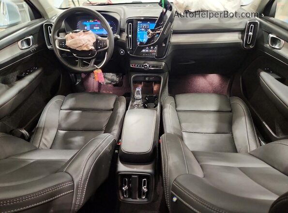 YV4L12UE5S2563481 2025 VOLVO XC40 White Dashboard view