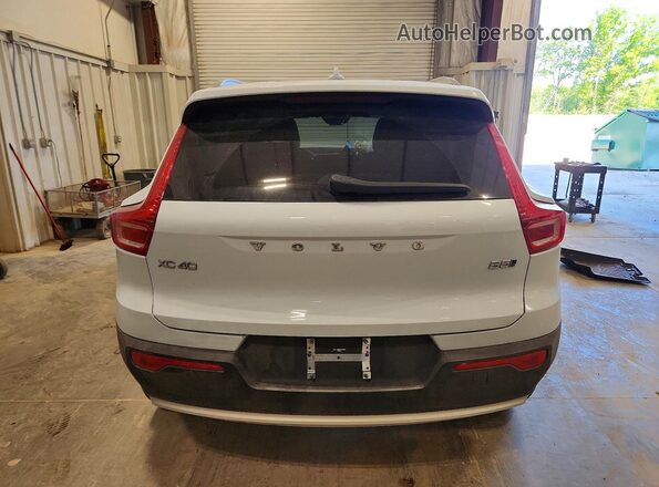 YV4L12UE5S2563481 2025 VOLVO XC40 White Rear view