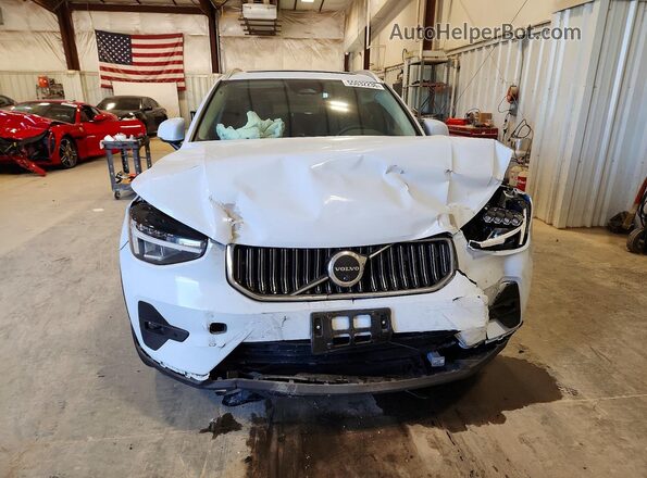 YV4L12UE5S2563481 2025 VOLVO XC40 White Front view