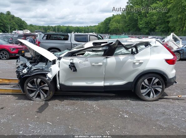 YV4L12UE7P2051602 2023 VOLVO XC40 White Rear interior view