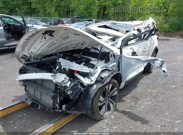 YV4L12UE7P2051602 2023 VOLVO XC40 White Front view