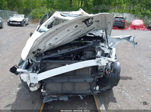 YV4L12UE7P2051602 2023 VOLVO XC40 White Dashboard view