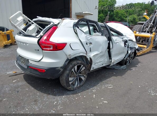 YV4L12UE7P2051602 2023 VOLVO XC40 White Rear right