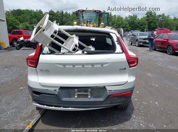YV4L12UE7P2051602 2023 VOLVO XC40 White 