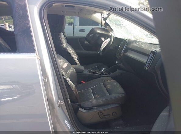 YV4L12UE8S2482054 2025 VOLVO XC40 Gray წინა სალონის ხედი