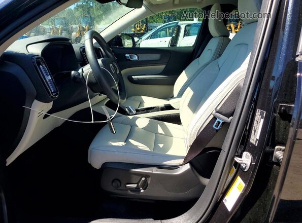 YV4L12UE8S2599164 2025 VOLVO XC40 Black Вид салону спереду