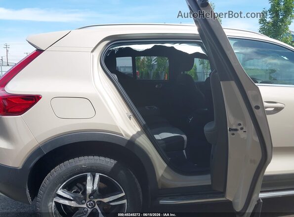 YV4L12UJ2S2519659 2025 VOLVO XC40 Beige Vista de la etiqueta del VIN